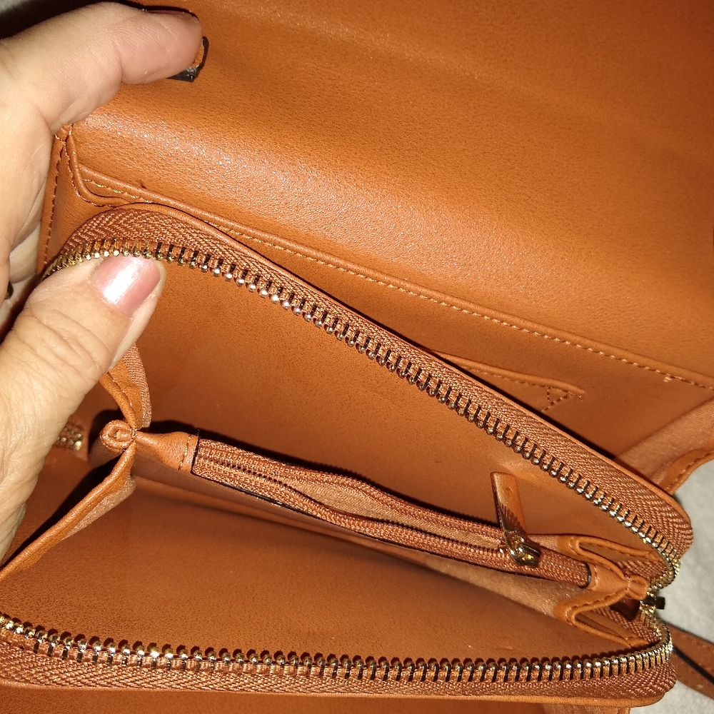 Aldo crossbody bag/wallet design. - Picture 4 of 7